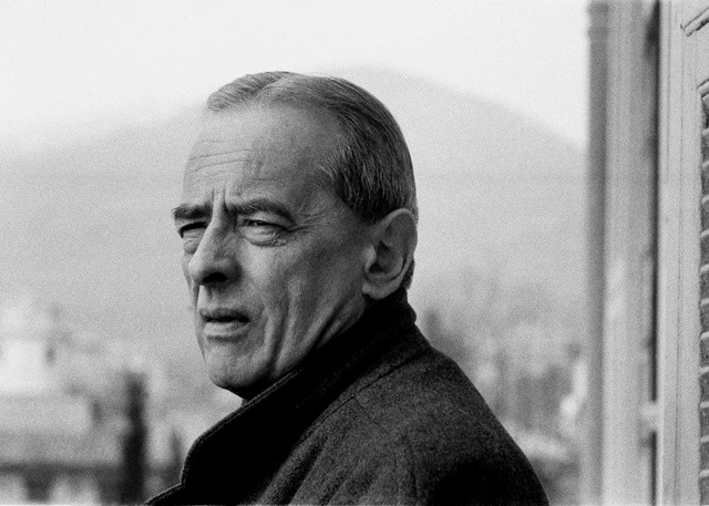 Witold Gombrowicz a Vence, in Francia, nel 1965, anno in cui fu pubblicato il suo romanzo Cosmo